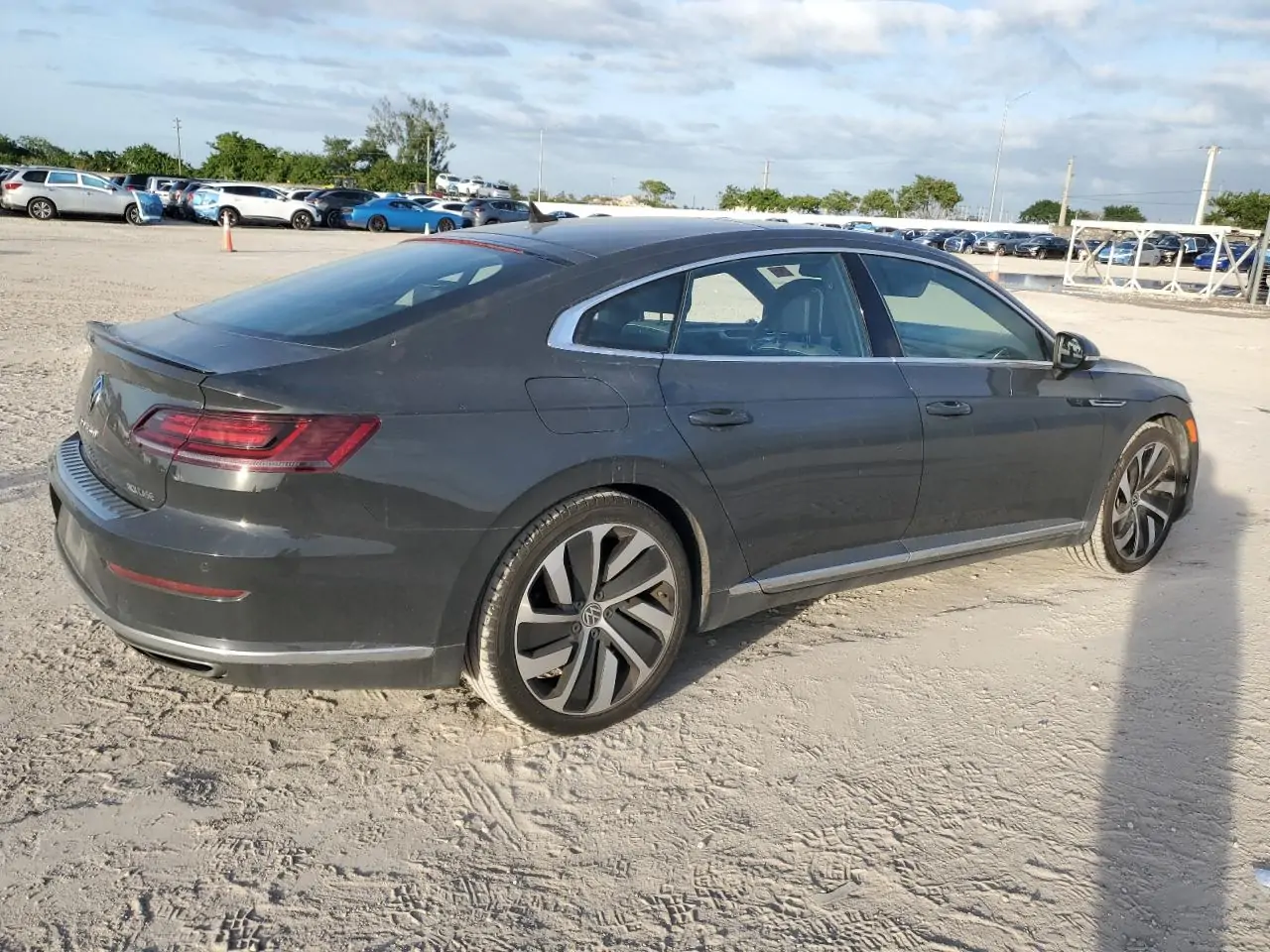 Автомобиль VOLKSWAGEN ARTEON SEL R-LINE 2021 | GrandCar Автомобиль VOLKSWAGEN ARTEON SEL R-LINE 2021 | GrandCar