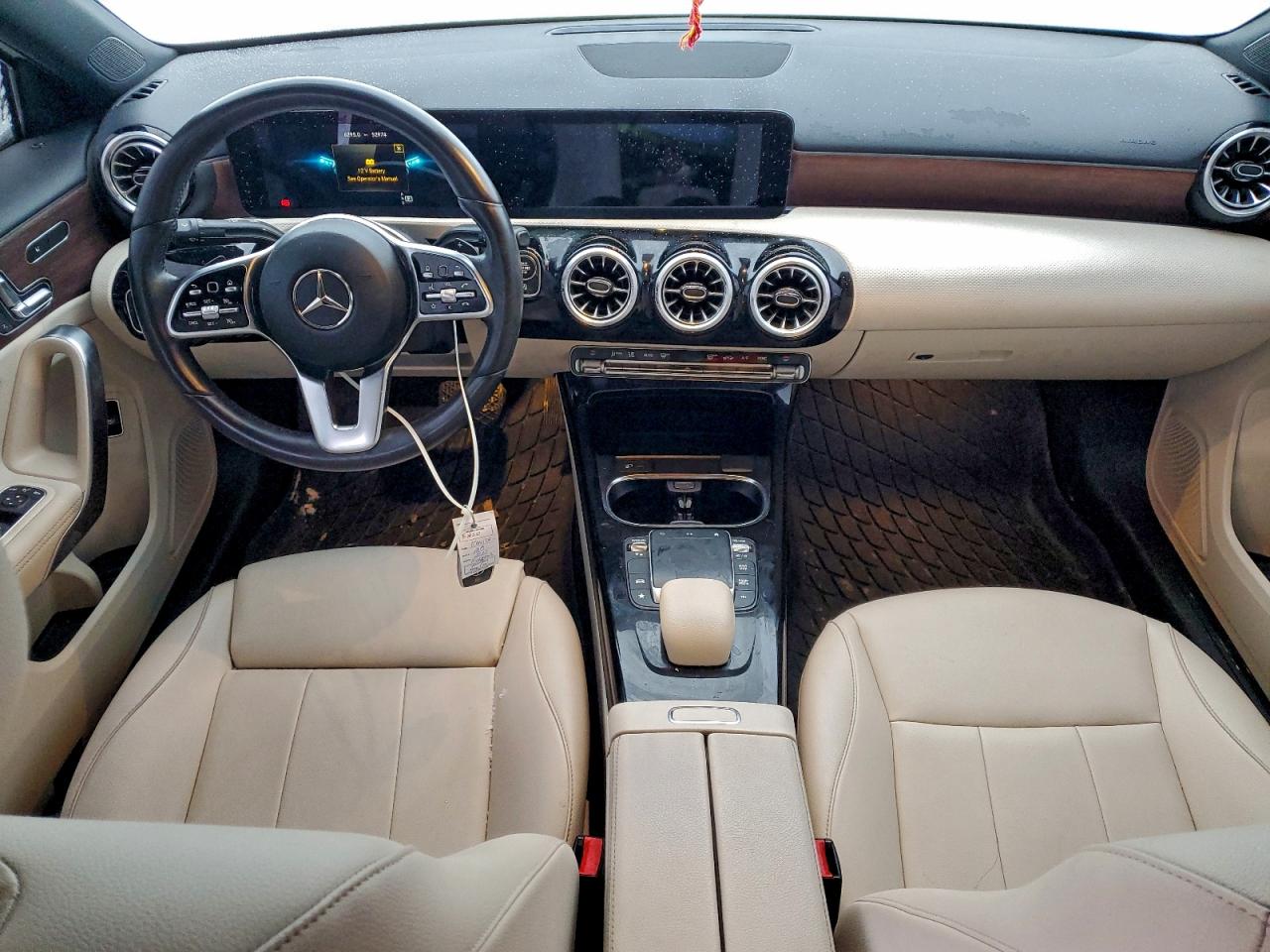 Автомобіль MERCEDES-BENZ A 220 4MATIC 2022 | GrandCar Автомобіль MERCEDES-BENZ A 220 4MATIC 2022 | GrandCar