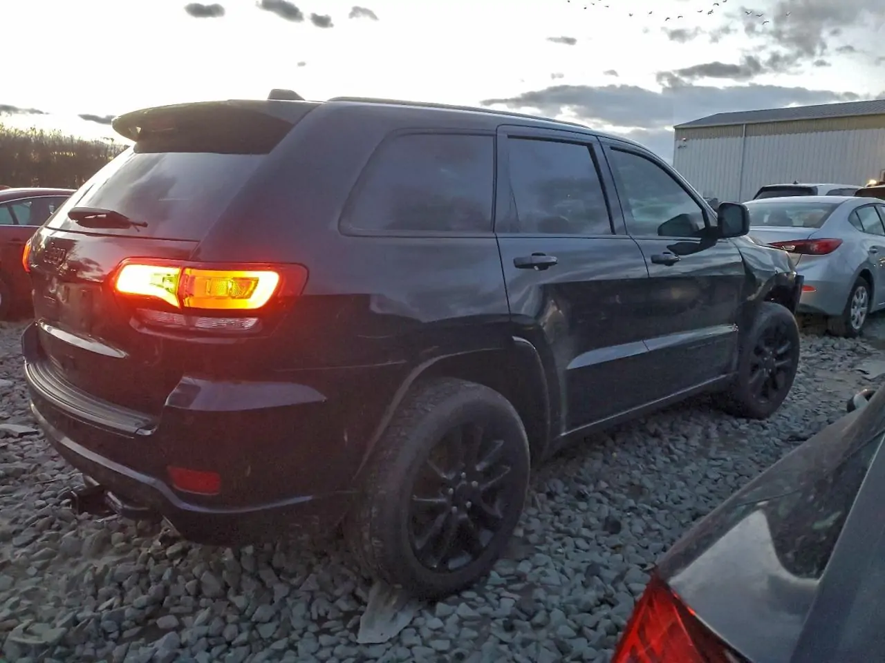 Автомобиль JEEP GRAND CHEROKEE LAREDO 2019 | GrandCar Автомобиль JEEP GRAND CHEROKEE LAREDO 2019 | GrandCar