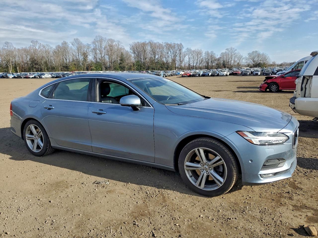 Автомобіль VOLVO S90 T5 MOMENTUM 2018 | GrandCar Автомобіль VOLVO S90 T5 MOMENTUM 2018 | GrandCar