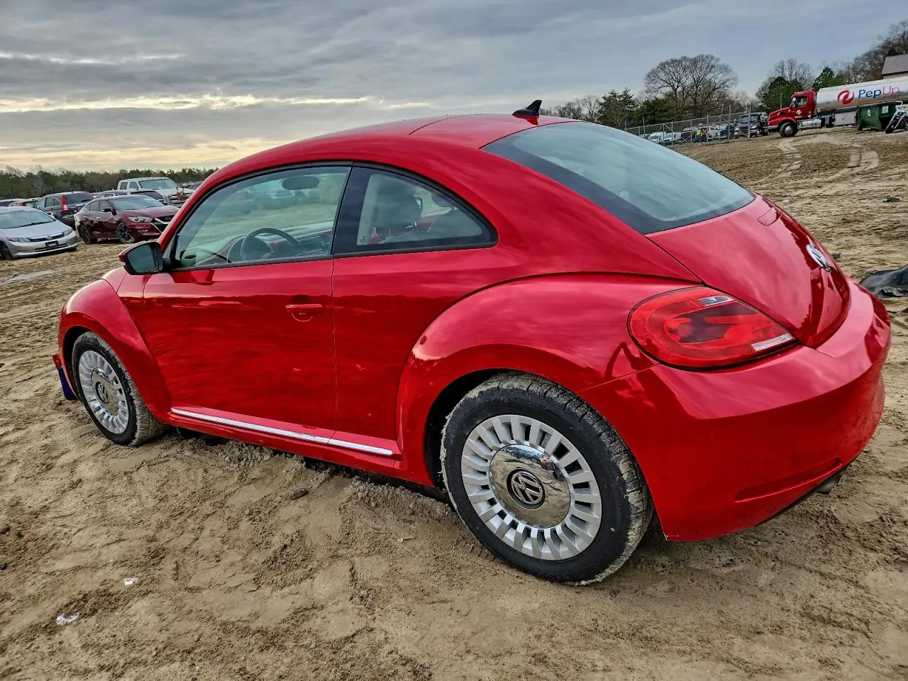 Автомобиль VOLKSWAGEN BEETLE 1.8T 2015 | GrandCar Автомобиль VOLKSWAGEN BEETLE 1.8T 2015 | GrandCar