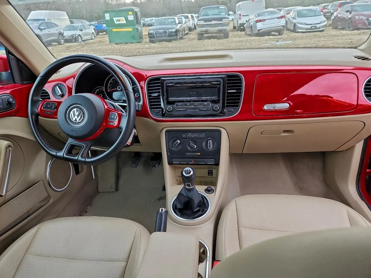 Автомобиль VOLKSWAGEN BEETLE 1.8T 2015 | GrandCar Автомобиль VOLKSWAGEN BEETLE 1.8T 2015 | GrandCar