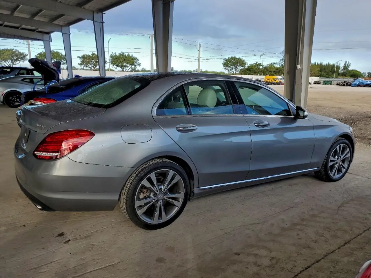 Автомобіль MERCEDES-BENZ C 300 4MATIC 2015 | GrandCar Автомобіль MERCEDES-BENZ C 300 4MATIC 2015 | GrandCar