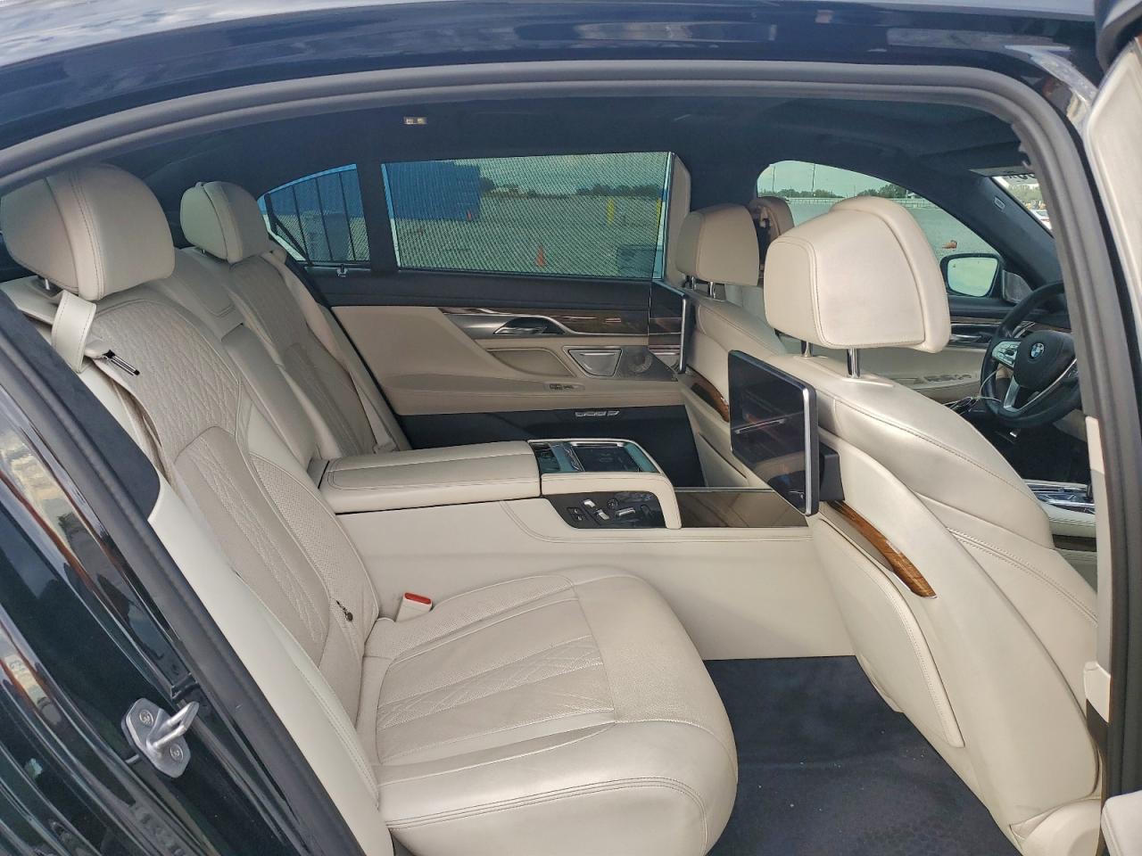 Автомобіль BMW 750 XI 2016 | GrandCar Автомобіль BMW 750 XI 2016 | GrandCar