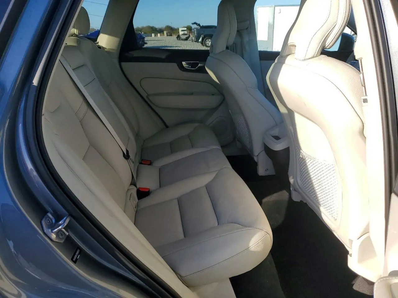 Автомобіль VOLVO XC60 T5 MOMENTUM 2021 | GrandCar Автомобіль VOLVO XC60 T5 MOMENTUM 2021 | GrandCar