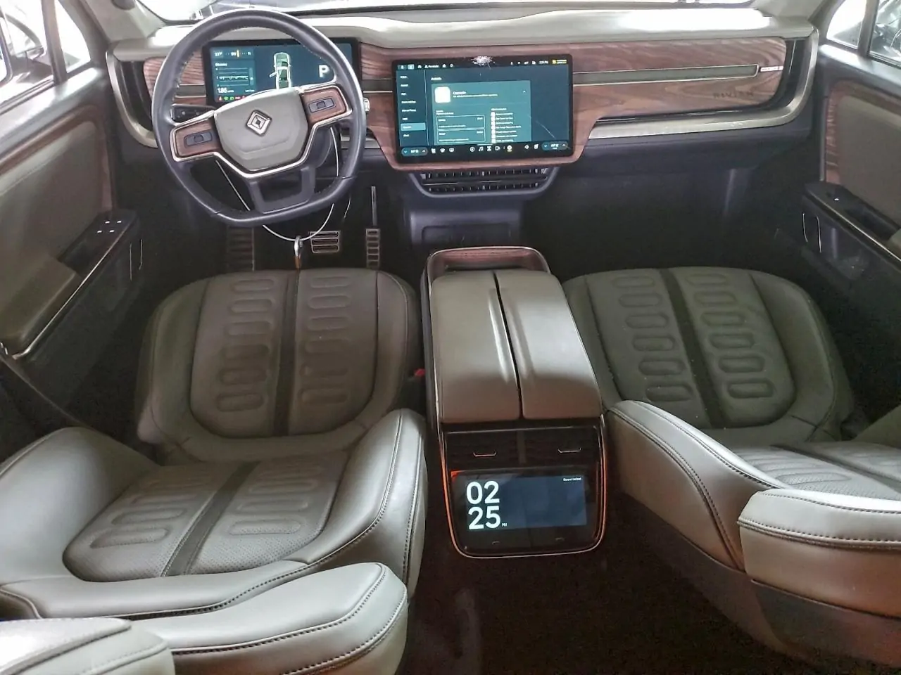 Автомобіль RIVIAN R1T ADVENTURE 2023 | GrandCar Автомобіль RIVIAN R1T ADVENTURE 2023 | GrandCar