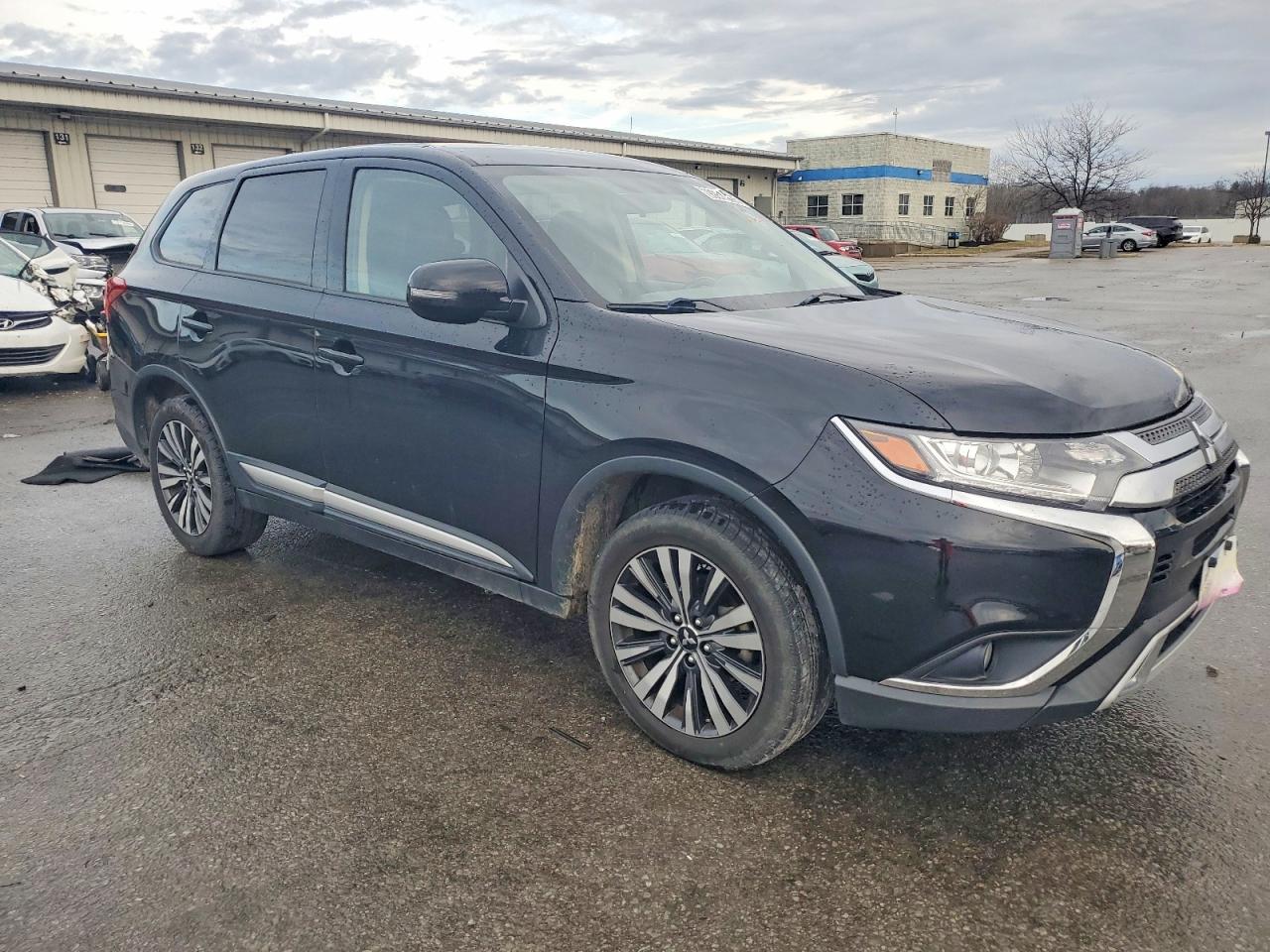 Автомобиль MITSUBISHI OUTLANDER SE 2019 | GrandCar Автомобиль MITSUBISHI OUTLANDER SE 2019 | GrandCar