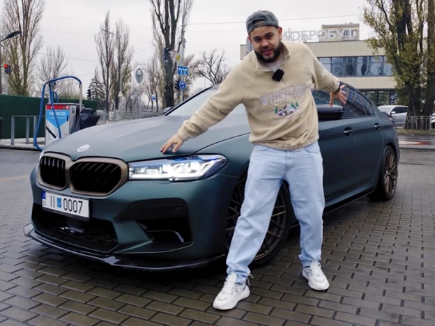 Драйв без стереотипів: як Grand Car допомогли доставити BMW для блогера Лесика за 74 дні