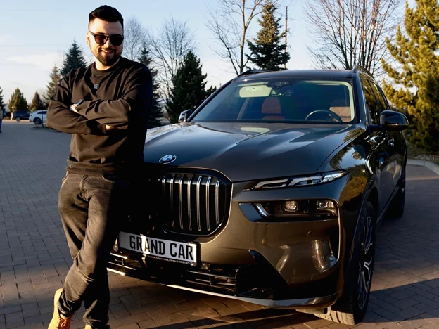 Допомогли доставити преміальний кроссовер BMW X7 з США для блогера Ігоря Пустовіта.