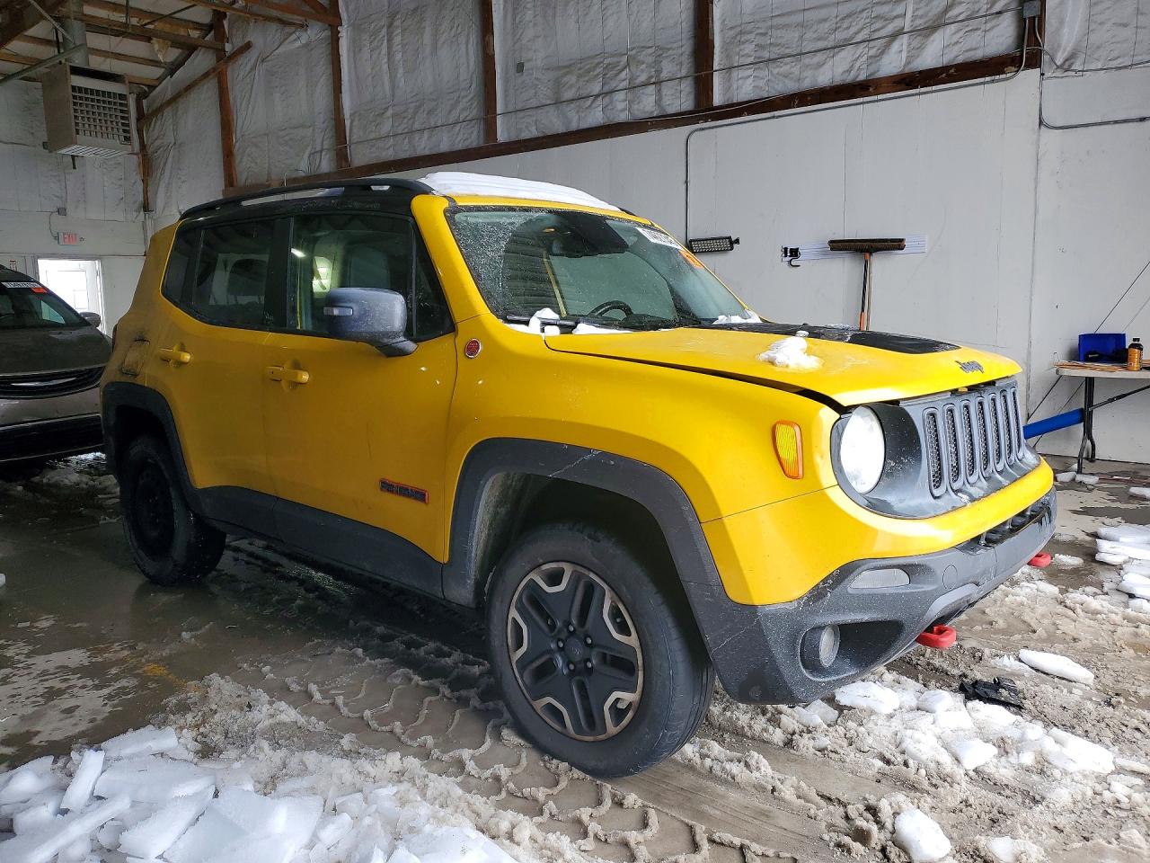 Автомобиль JEEP RENEGADE TRAILHAWK 2016 | GrandCar Автомобиль JEEP RENEGADE TRAILHAWK 2016 | GrandCar