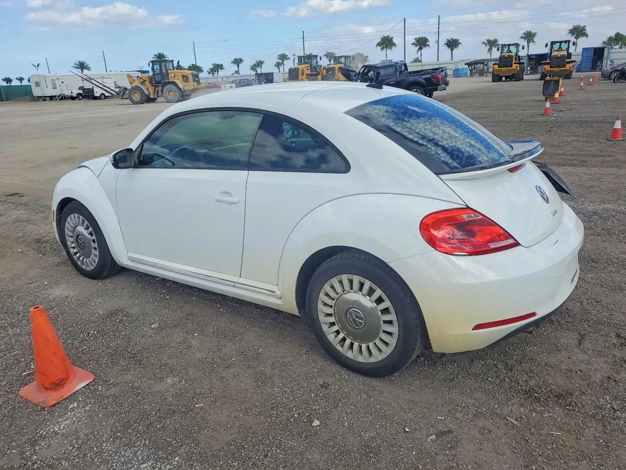 Автомобиль VOLKSWAGEN BEETLE SE 2016 | GrandCar Автомобиль VOLKSWAGEN BEETLE SE 2016 | GrandCar