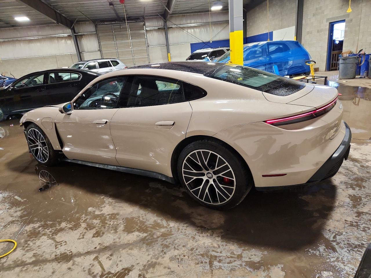 Автомобиль PORSCHE TAYCAN 4S 2021 | GrandCar Автомобиль PORSCHE TAYCAN 4S 2021 | GrandCar