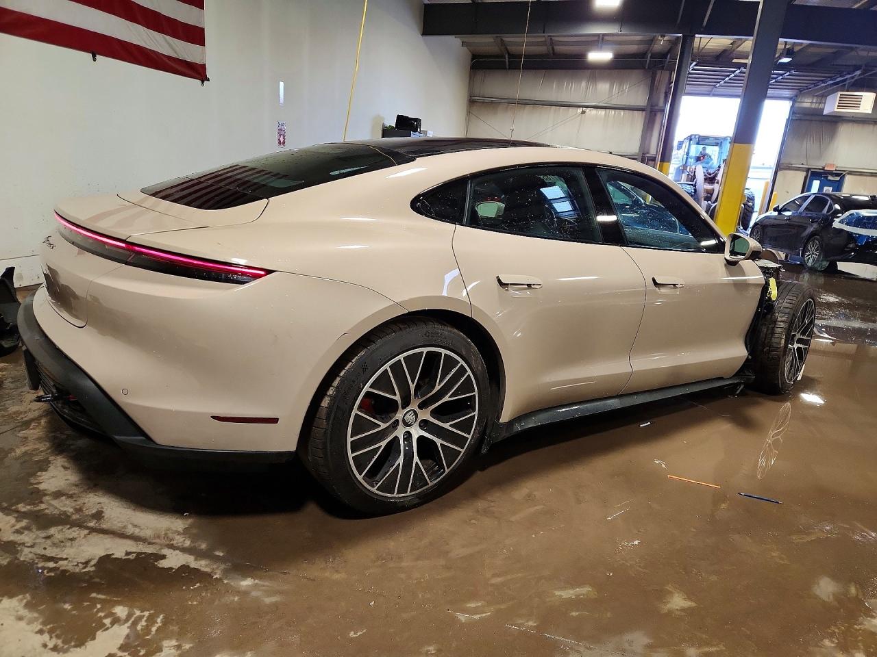 Автомобиль PORSCHE TAYCAN 4S 2021 | GrandCar Автомобиль PORSCHE TAYCAN 4S 2021 | GrandCar