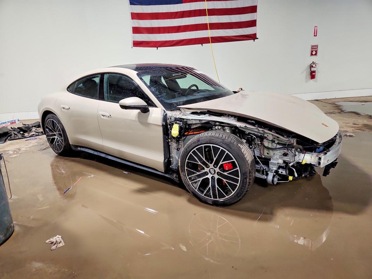 Автомобиль PORSCHE TAYCAN 4S 2021 | GrandCar Автомобиль PORSCHE TAYCAN 4S 2021 | GrandCar