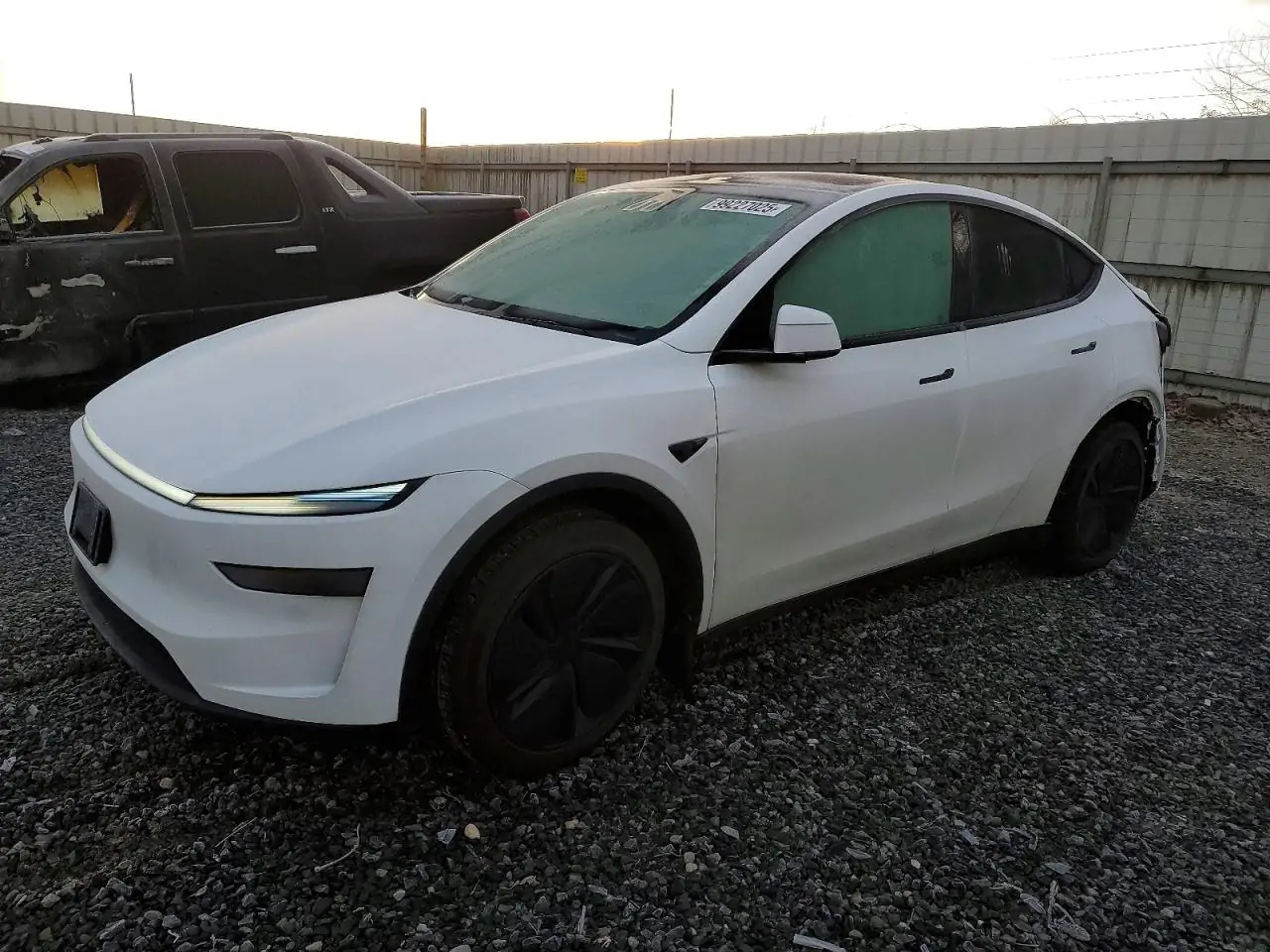 Купити автомобіль TESLA MODEL Y 2026 з США. Ціна - 22000$. Пробіг