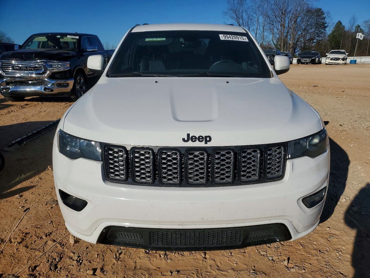 Автомобиль JEEP GRAND CHEROKEE LAREDO 2018 | GrandCar Автомобиль JEEP GRAND CHEROKEE LAREDO 2018 | GrandCar