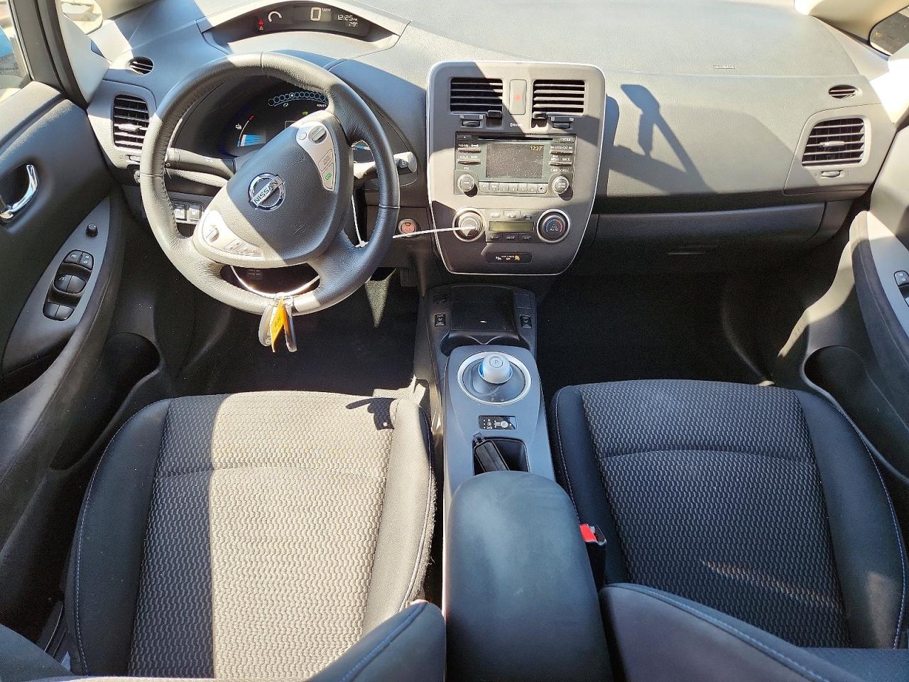 Автомобіль NISSAN LEAF S 2015 | GrandCar Автомобіль NISSAN LEAF S 2015 | GrandCar