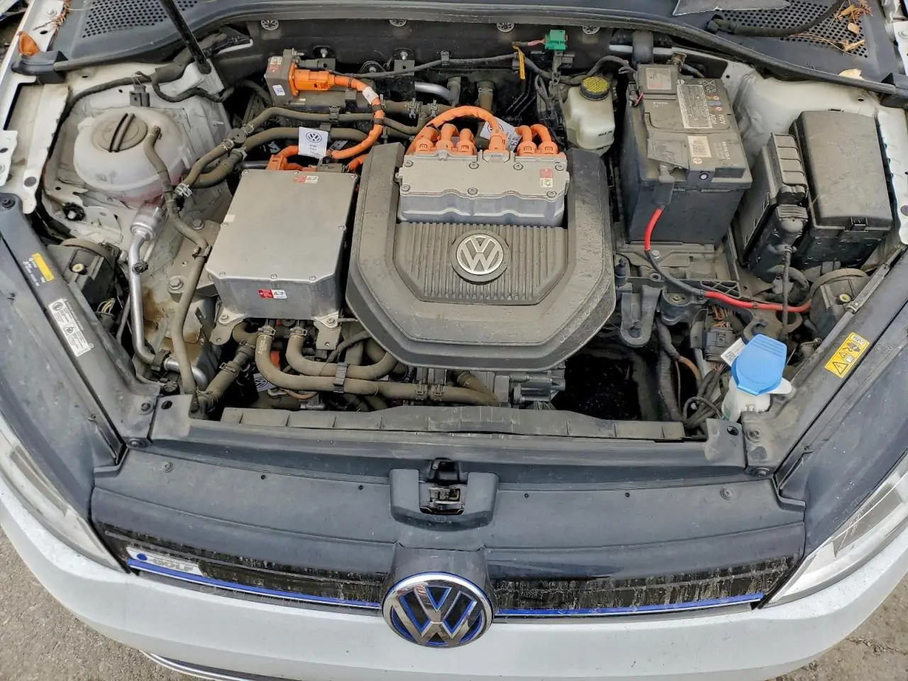 Автомобиль VOLKSWAGEN E-GOLF SE 2016 | GrandCar Автомобиль VOLKSWAGEN E-GOLF SE 2016 | GrandCar