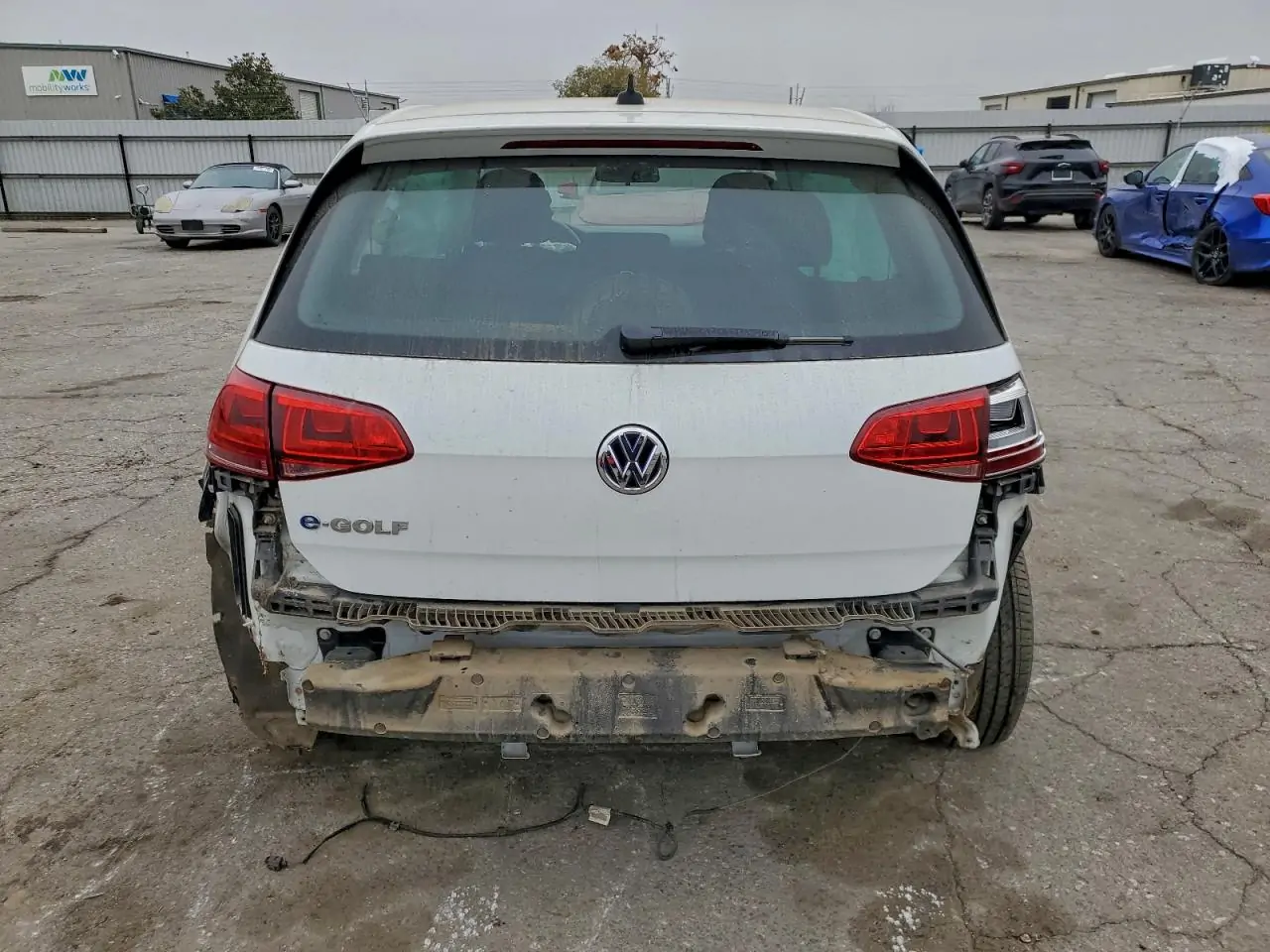 Автомобиль VOLKSWAGEN E-GOLF SE 2016 | GrandCar Автомобиль VOLKSWAGEN E-GOLF SE 2016 | GrandCar