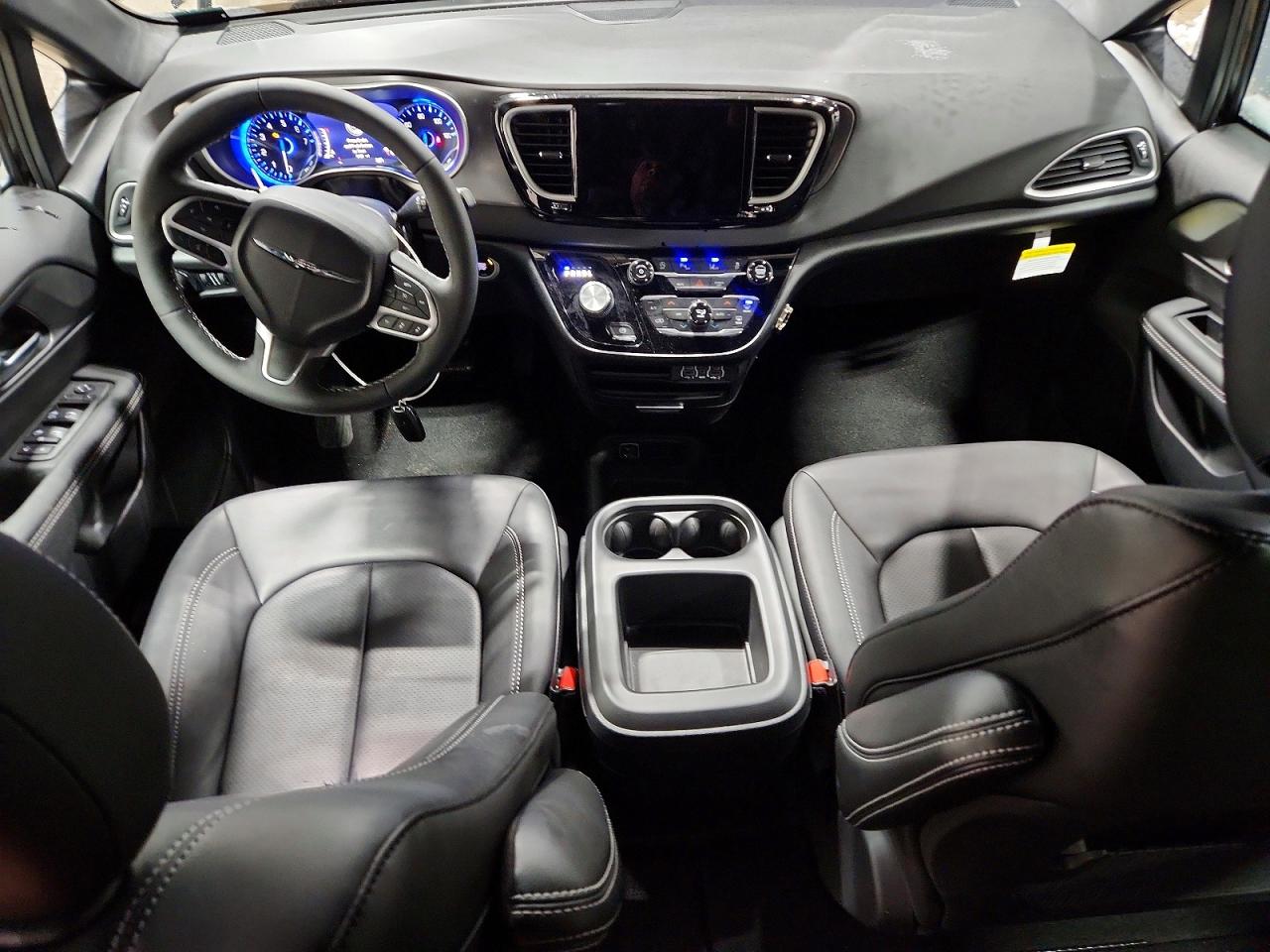 Автомобиль CHRYSLER VOYAGER LX 2025 | GrandCar Автомобиль CHRYSLER VOYAGER LX 2025 | GrandCar