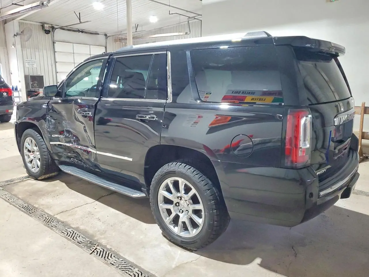 Автомобіль GMC YUKON DENALI 2017 | GrandCar Автомобіль GMC YUKON DENALI 2017 | GrandCar