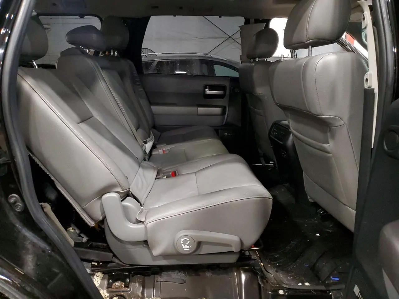 Автомобіль TOYOTA SEQUOIA LIMITED 2015 | GrandCar Автомобіль TOYOTA SEQUOIA LIMITED 2015 | GrandCar