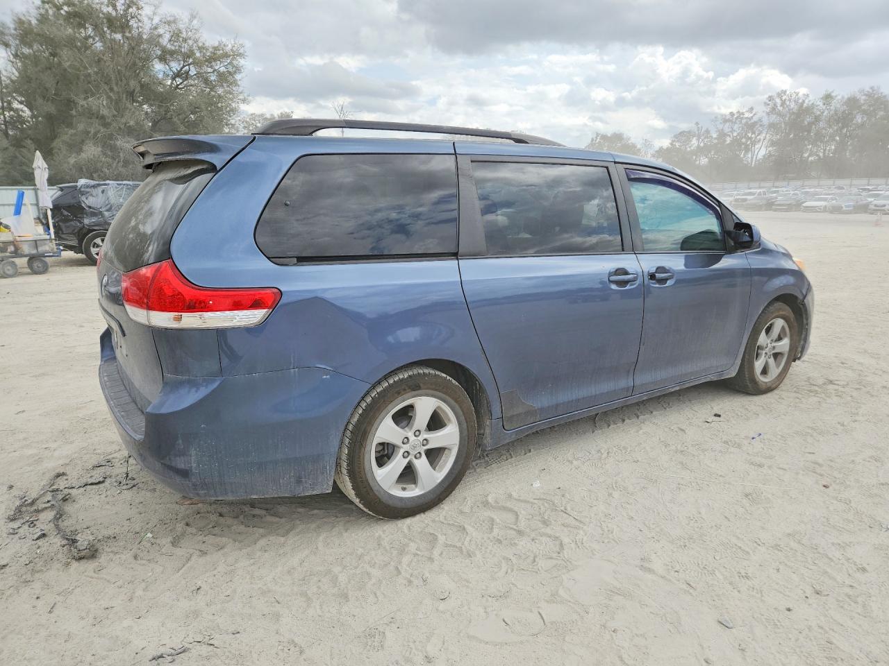 Автомобіль TOYOTA SIENNA LE 2014 | GrandCar Автомобіль TOYOTA SIENNA LE 2014 | GrandCar