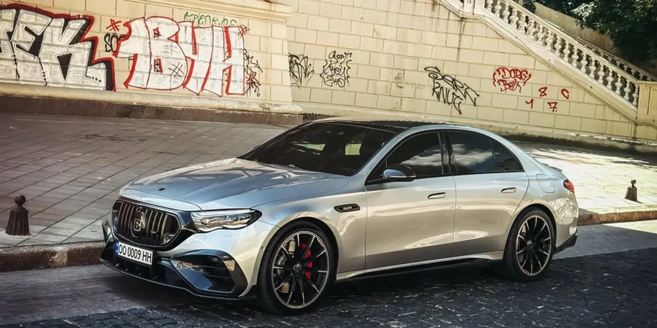 700 сил і 3,6 с до сотні: в Україні засвітився новий Brabus 700
